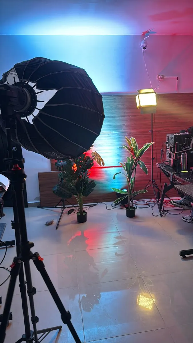 Estudio: Iluminación de color para video de marca