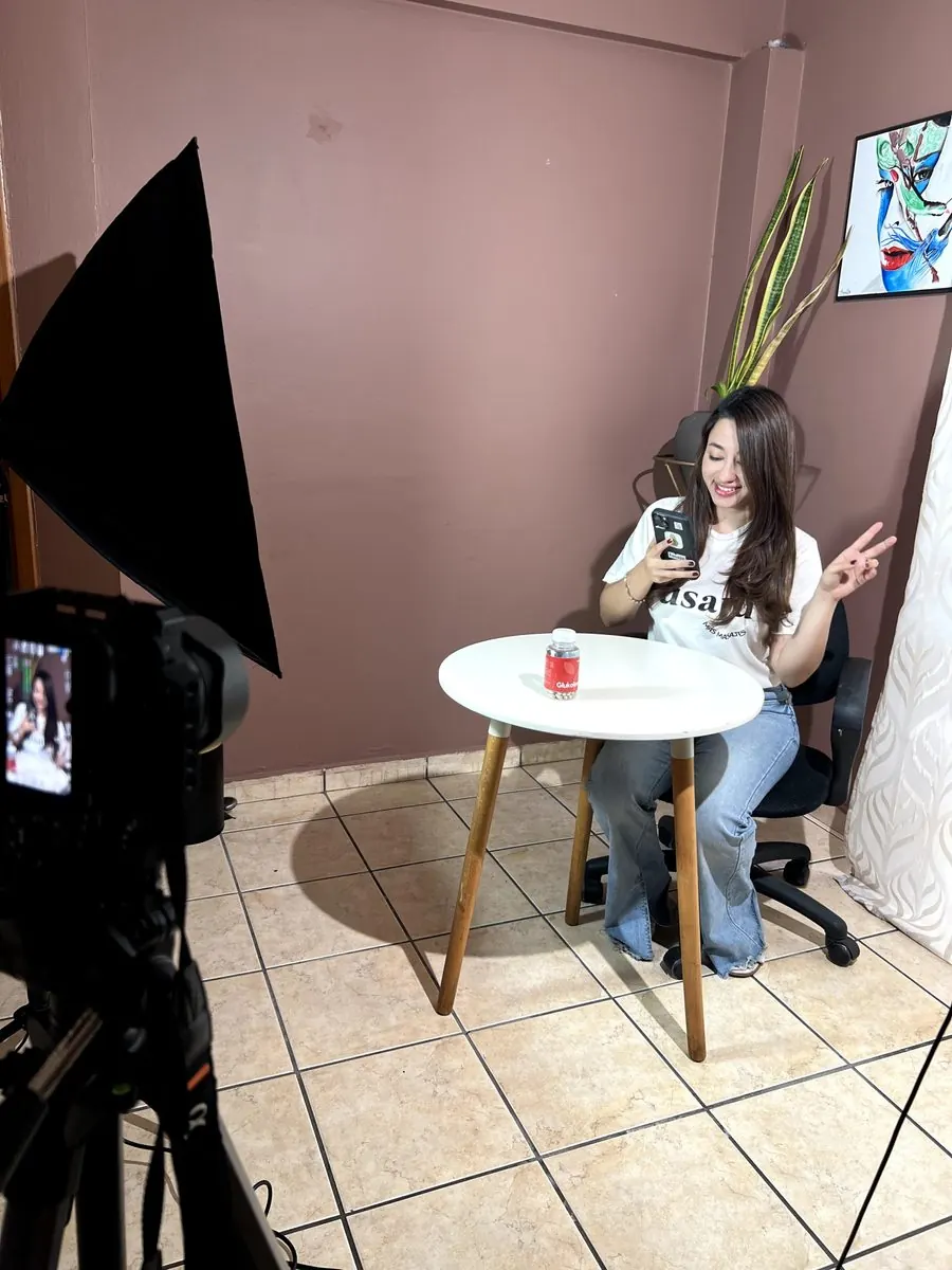 Set de grabación: Sesión de marca personal con iluminación de estudio