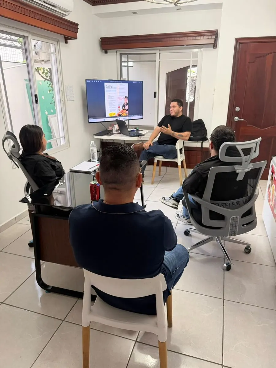 MAG Pollo: Capacitación en ventas por WhatsApp para el equipo comercial