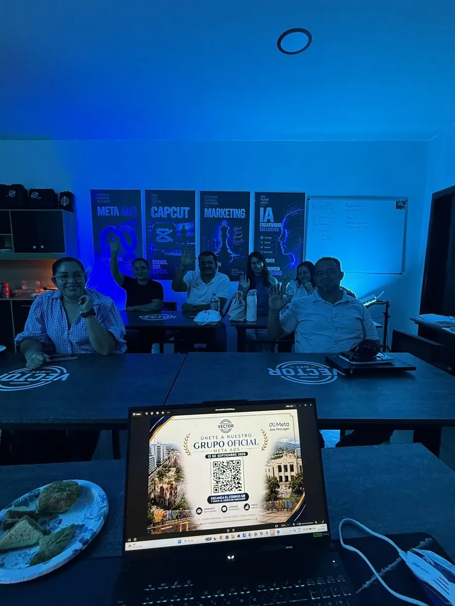 Capacitación in company: Sesión con el equipo de una empresa en su sala de juntas