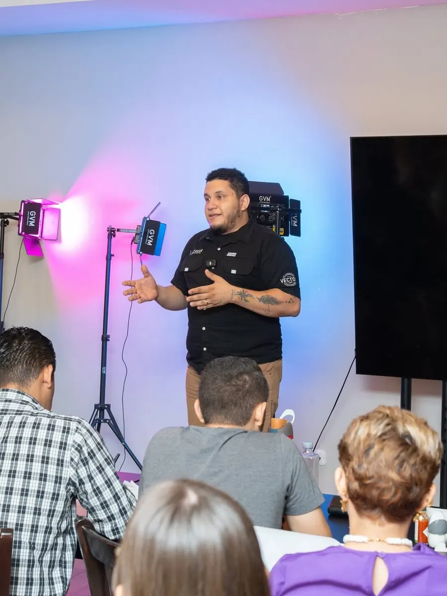 Taller de creación de contenido: Sesión práctica de grabación con luces