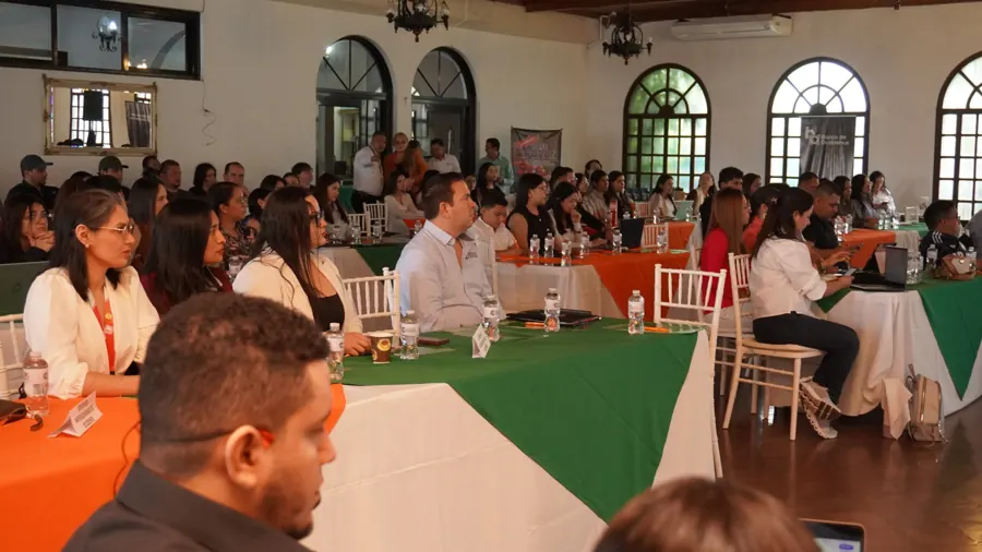 Forum Ruta Copán 2026: Sala llena: empresarios, dueños de negocio y equipo de Banco de Occidente durante la jornada