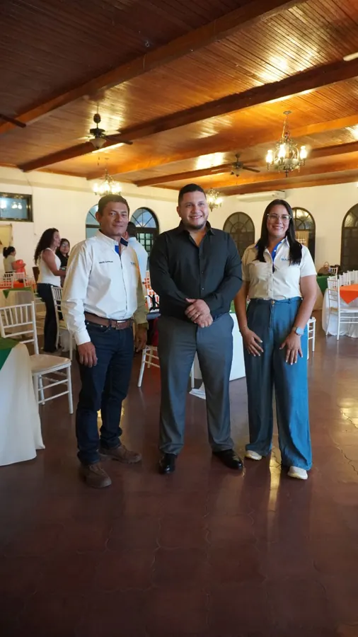 Forum Ruta Copán 2026: Edgardo A. López con participantes del Forum en el salón del evento
