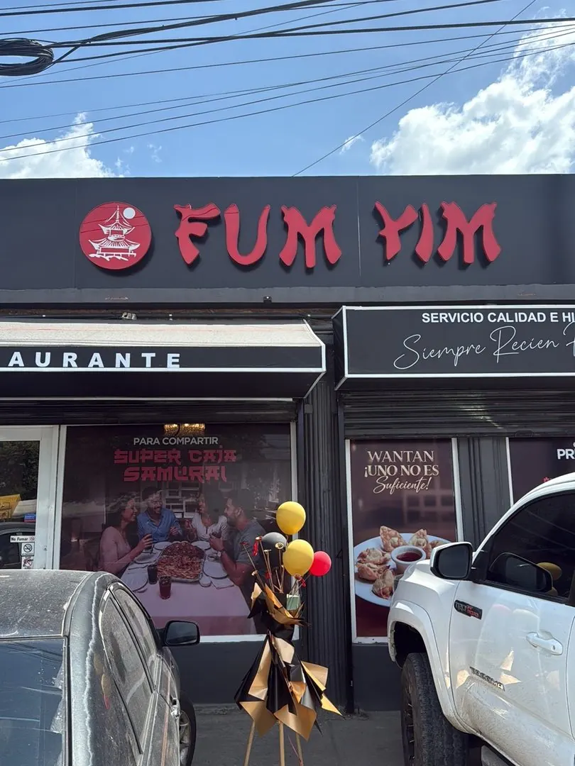 Fum Yim: Imagen de fachada y rotulación