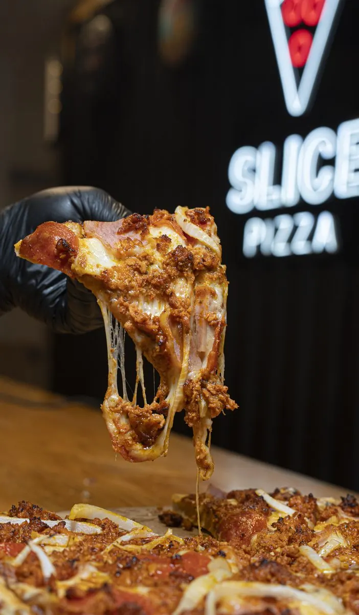 Fotografía gastronómica: Slice Pizza: porción con queso derretido